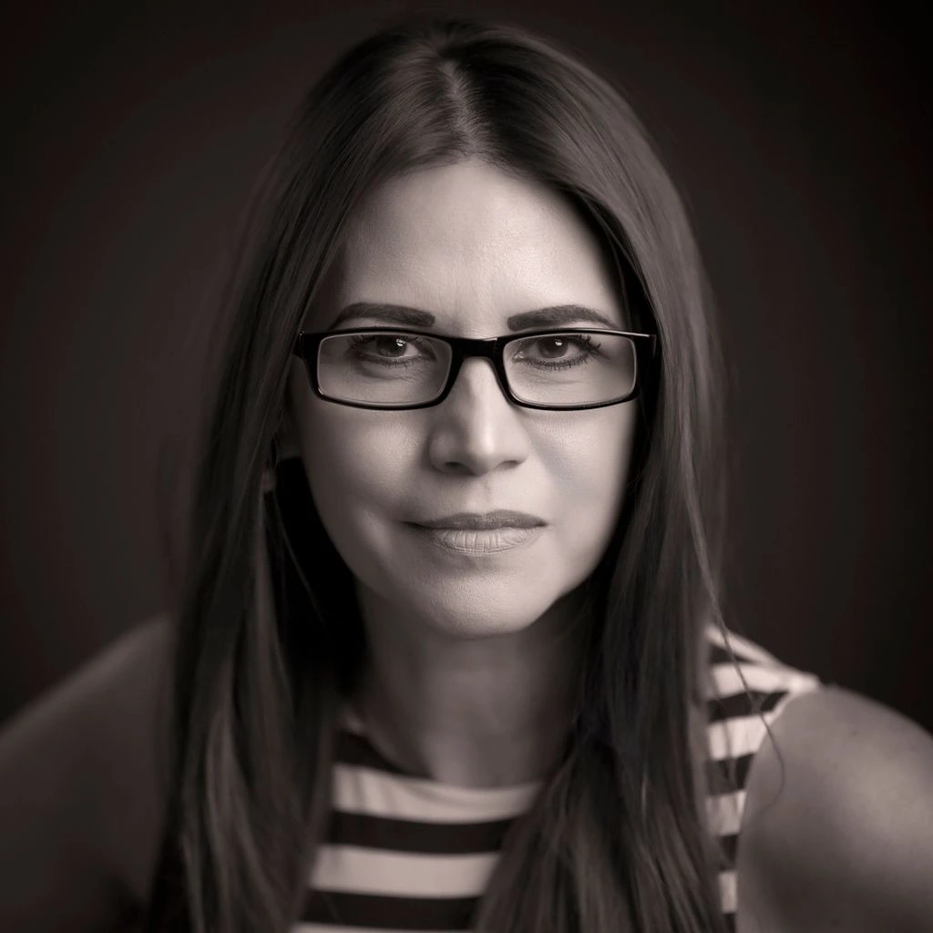 Headshot of subscriber Karen D., part-time RIA and swing trader